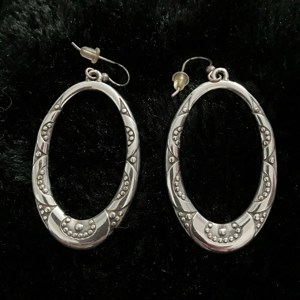 Brighton 💕 Beautiful Engraved Vintage Earrings with Sparkling Embedded Crystals - Picture 6 of 8